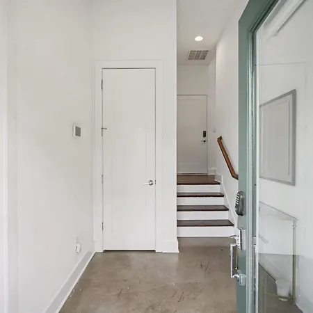 Stylish Townhome W Rooftop Views Near Broadway Holiday home *