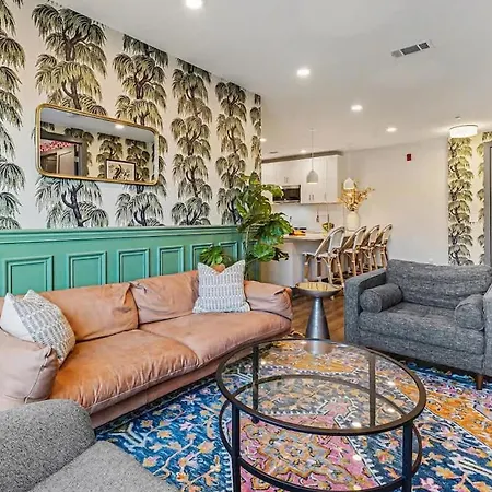 Petal & Palm-rooftop Patio & Gym-mins To Broadway Holiday home