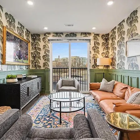 Petal & Palm-rooftop Patio & Gym-mins To Broadway Holiday home
