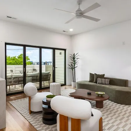 Holiday home 12 South With Rooftop Sauna And Wet Bar With 2 Car Garage