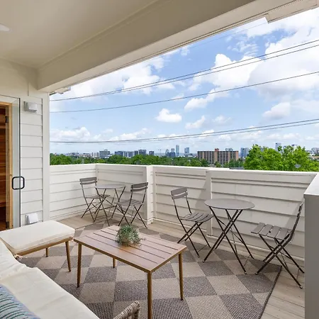 12 South With Rooftop Sauna And Wet Bar With 2 Car Garage Holiday home Nashville