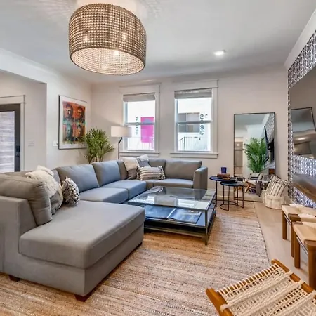 Three Luxury Townhomes Near Five Points Holiday home