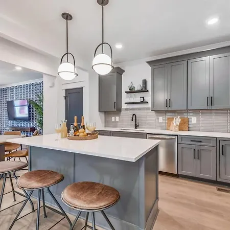 Holiday home Two Luxury Townhomes Near Five Points *