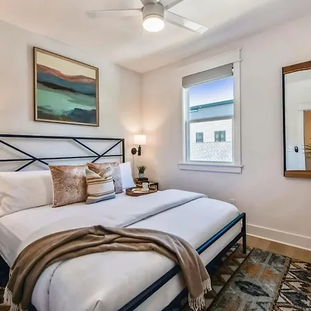 Two Luxury Townhomes Near Five Points Holiday home *