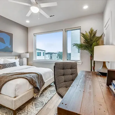 Beautiful New Townhome Hot Tub Holiday home Nashville