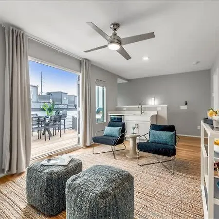 New Luxury Private Roof Deck *