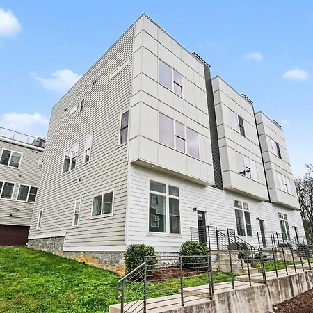 2 Stylish Townhomes W Rooftop Views Near Broadway Holiday home Nashville