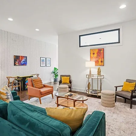 Holiday home 2 Modern Townhomes W Rooftop Views Near Broadway Nashville