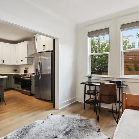 Modern Two Townhomes Close To Downtown