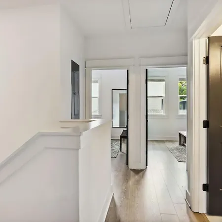 Modern Two Townhomes Close To Downtown *