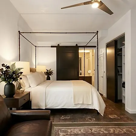 Hotel The 121