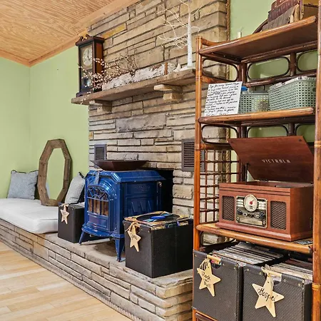 Cozy Waterfront With Fire Pit Holiday home Nashville