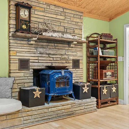 Cozy Waterfront With Fire Pit *