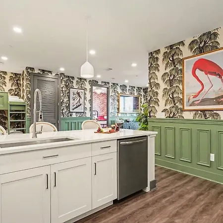Holiday home Petal & Palm-rooftop Patio & Gym-mins To Broadway