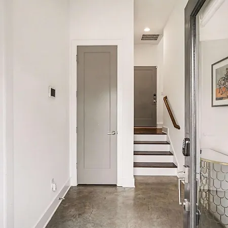 Holiday home Chic Townhome X3 W Rooftop Views Near Broadway