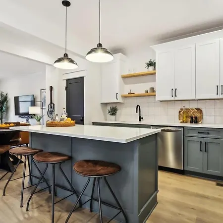 Three Luxury Townhomes Near Five Points Holiday home Nashville