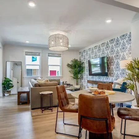 Holiday home Two Luxury Townhomes Near Five Points *