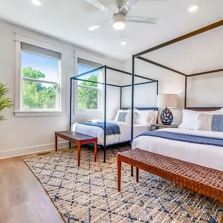 Beautiful Luxury Renovation 5 Minutes To Downtown Holiday home *