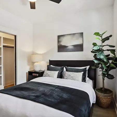 Modern Two Townhomes Close To Downtown *