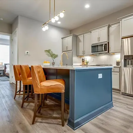 Holiday home Modern Southern Townhomes Private Hot Tub *