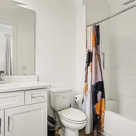 Chic Townhome X3 W Rooftop Views Near Broadway Holiday home Nashville