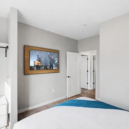 Holiday home Pianissimo-2 Units-rooftop Pool-gym-on Music Row Nashville