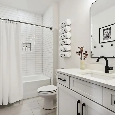 Modern Two Townhomes Close To Downtown Holiday home *