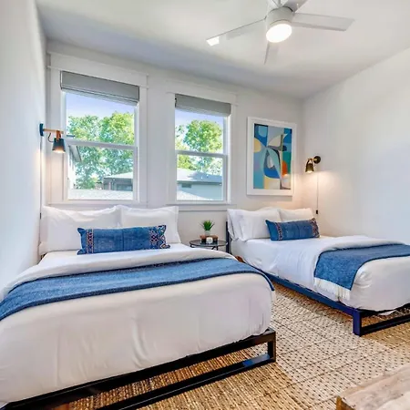 Two Luxury Townhomes Near Five Points Holiday home Nashville
