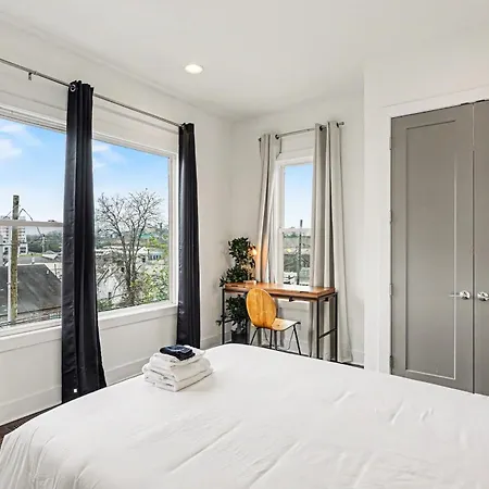 Chic Townhome X3 W Rooftop Views Near Broadway