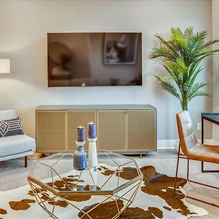 Modern Southern Townhomes Private Hot Tub Holiday home *