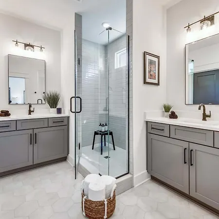 Beautiful Luxury Renovation 5 Minutes To Downtown Holiday home Nashville