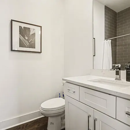 Holiday home 2 Stylish Townhomes W Rooftop Views Near Broadway Nashville