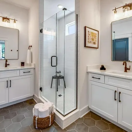 Two Luxury Townhomes Near Five Points Holiday home