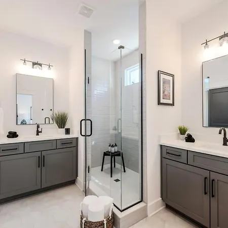 Holiday home Beautiful Luxury Renovation 5 Minutes To Downtown