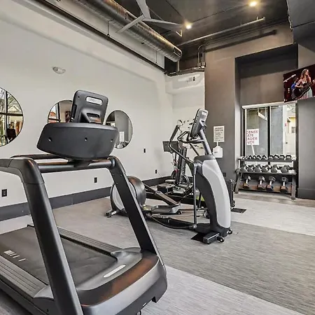 Petal & Palm-rooftop Patio & Gym-mins To Broadway Holiday home Nashville
