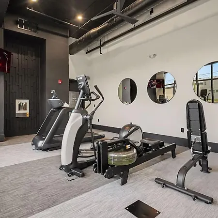 Petal & Palm-rooftop Patio & Gym-mins To Broadway Nashville