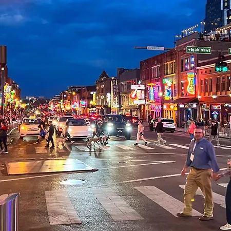 Honkytonk Vibe In East - Close To Broadway Holiday home *