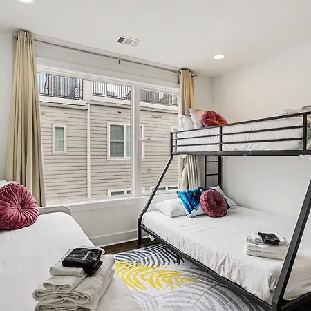 Holiday home Chic Townhome X3 W Rooftop Views Near Broadway