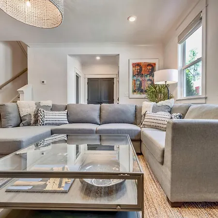 Modern Two Townhomes Close To Downtown Holiday home Nashville