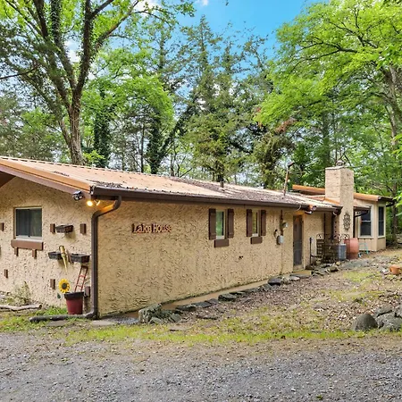 Cozy Waterfront With Fire Pit Holiday home *