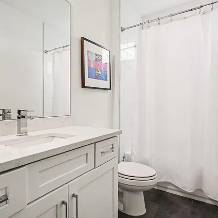 Trendy Townhome W Rooftop Views Near Broadway Holiday home Nashville