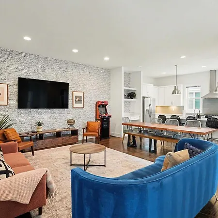 2 Modern Townhomes W Rooftop Views Near Broadway