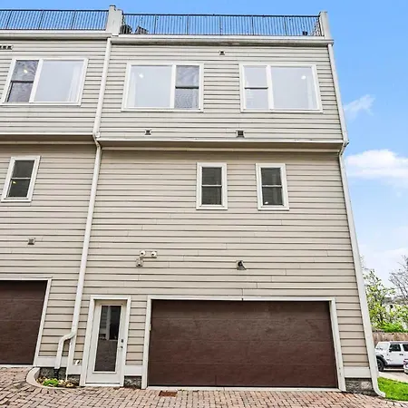 Trendy Townhome W Rooftop Views Near Broadway Holiday home *