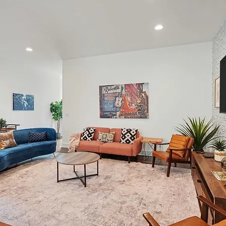Holiday home 2 Modern Townhomes W Rooftop Views Near Broadway Nashville