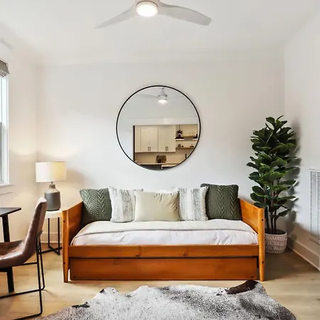 Holiday home Two Beautiful Luxury Renovations Near Downtown *