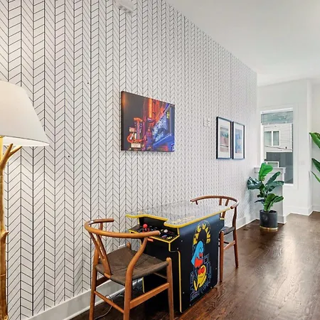 Holiday home 2 Trendy Townhomes W Rooftop Views Near Broadway Nashville