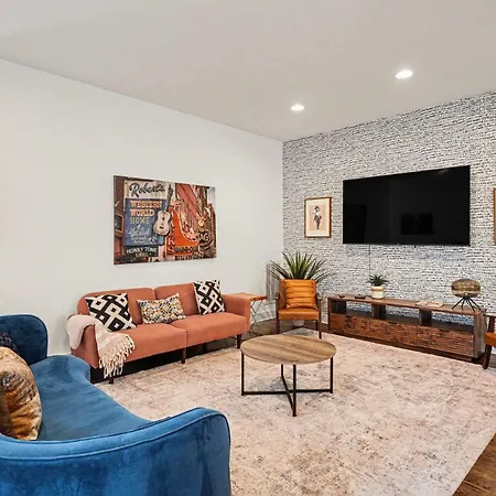 2 Stylish Townhomes W Rooftop Views Near Broadway Nashville