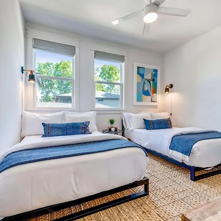 Modern Two Townhomes Close To Downtown *