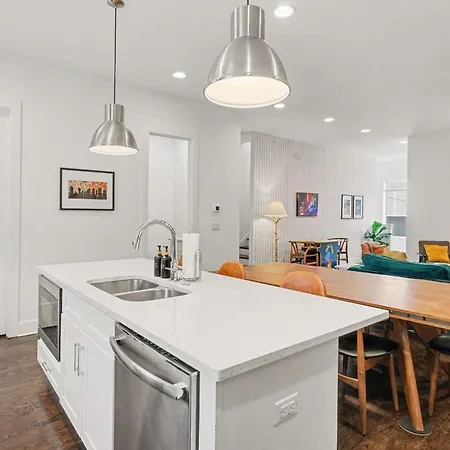 2 Trendy Townhomes W Rooftop Views Near Broadway *
