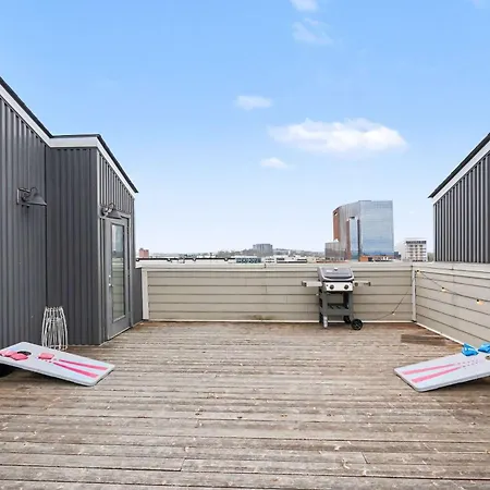 Modern Townhome W Rooftop Views Near Broadway Holiday home *